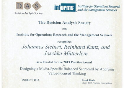 Finalistenurkunde des INFORMS Decision Analysis Practice Award 2013 für eine Balanced Scorecard mit Value-Focused Thinking